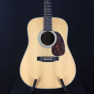 2003 Martin Standard Series HD-28 Standard Dreadnought Acoustic/Electric Guitar,