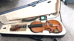 New Viola, comes with rosin, case, metronome, and shoulder rest