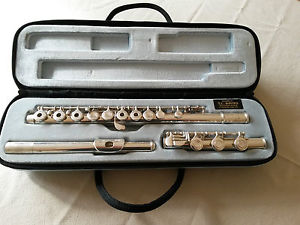 YAMAHA YFL481 SOLID SILVER TUBE FLUTE WITH B FOOT & CASE SERVICED READY TO PLAY