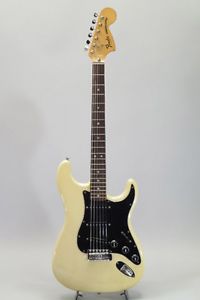 FENDER/USA 1977 Stratocaster White w/hard case F/S Guitar Bass from Japan #R1567