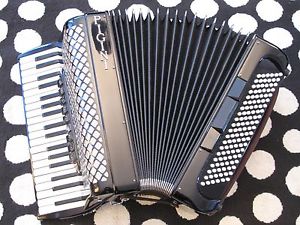 PIGINI "FRENCH MUSSETTE' LMMM ACCORDION/ACCORDIAN, THE TUNING IS SO GOOD!!