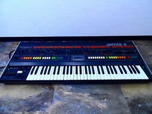 Roland Jupiter8 in excellent condition from Japan