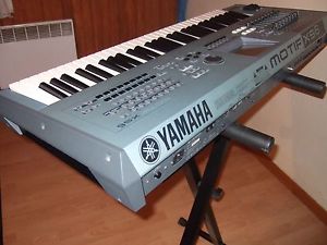Yamaha MOTIF XS6 Keyboard Synthesizer