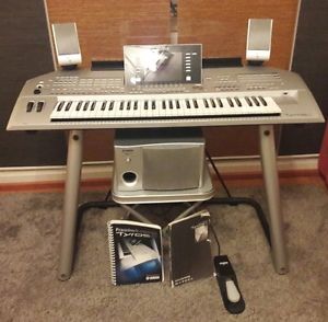 Yamaha Tyros 2 mit viel Zubehör. 1024 MB RAM. Nur ca. 100 Std gespielt.