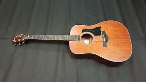 Taylor 320 Dreadnought Acoustic Guitar Sapele Back/Sides Mahogany Top