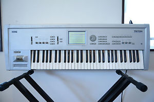 Korg Triton Classic 61-Key Workstation and Sampler Ver 2.0.0 w/ box, EXB-SCSI