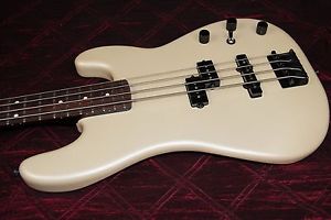 Fender Duff McKagan Signature Bass Pewter