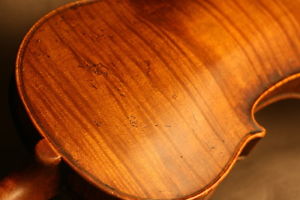 VIOLON FRANCAIS ANCIEN FAIT PAR LOUIS MOITESSIER VERS 1800.