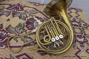 Altes antikes Waldhorn 