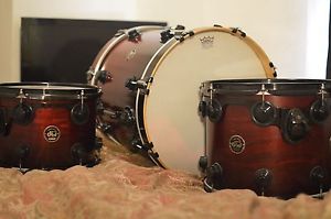 2001 DW Collector's Series Drum Kit  18 14 12