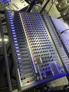 Yamaha EMX5000-20 powered mixing console