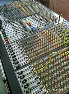 Allen & heath GL2800M/32 pistes mint condition+rps11+flycase