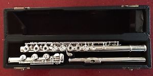 Yamaha YFL-581 (684) SOLID SILVER OPEN-HOLE FLUTE - B-FOOT - SUPERB CONDITION