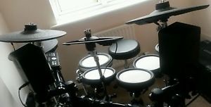 Yamaha DTX-582 electronic drum kit with extras.