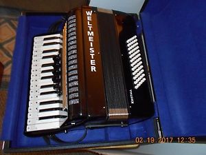 WELTMEISTER KRISTALL 30/60 ACCORDION