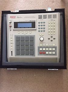AKAI MPC 3000 With Odyssey Flight Case and 100mb Iomega Zip drive