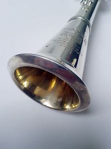 Superbe clarinette métal "Silver King". Sterling silver bell. Très bon état.