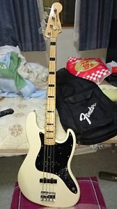Fender Japan JazzBass E-Bass