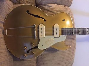 VINTAGE GIBSON ES-295 FROM THE 1950S WITH HARD SHELL CASE