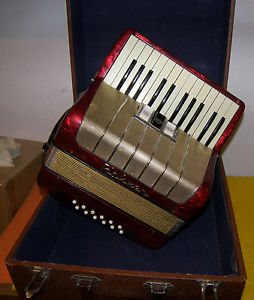 Hohner 12 Bass Super Accordion / Accordian