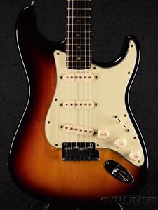 Fender USA: American Deluxe Stratocaster 3 Color Sunburst/Rosewood 2008 USED