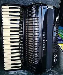 accordion futurama /4/5/hand made reeds ex condition