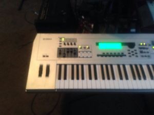 Yamaha MO6 Keyboard Synthesizer 