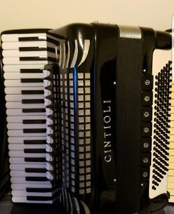 accordion cintioli  /4/5/hand made reeds double tone chamber ex condition