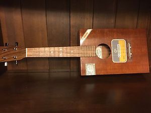 2012 Pepe romero cigar box ukulele only 5 were made.very very REAR!!!!!