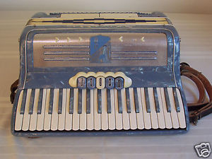 Stanelli  120 bass Accordion 3/5 Reeds 5-2  reg. Blue Accordian G Cond.  Italy