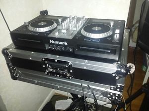 Numark Mixdeck Express 3-Channel Universal CD/USB DJ Controller + Travel Case