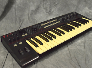 Korg R3 Keyboard Synthesizer hre