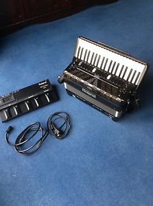 Roland V Accordion Fr 7