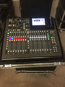 Behringer X32 Compact-TP 40-input, 25-total-bus Digital Mixer and Road Case