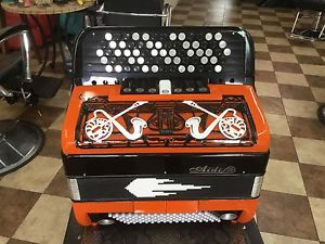 Unknown brand accordion, c system, LMM ready to play, video