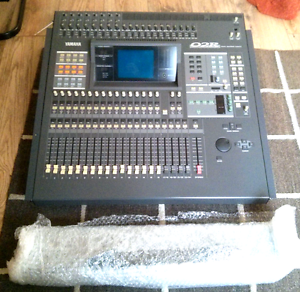 Yamaha 02R Version 2 + Meterbridge MB 02 + 4x CD8-AE-S-Card  -Top Ausstattung! -