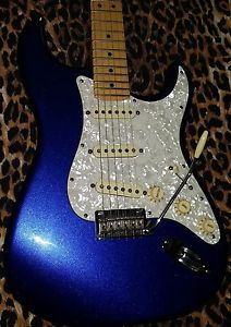 2013 Fender American Standard Stratocaster W/HSC Ocean Blue Metallic. Excellent!
