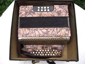 HOHNER VICTORIA CLUB MODEL IIII BUTTON ACCORDION, KEY OF C/F, VINTAGE, CASE