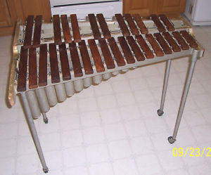 Vintage Deagan War era model  Xylophone Rosewood keys Non metal pipes G cond.