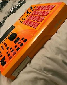 Akai MPC 2000 xl SE-2 Immaculate Maxed out Ram 500 1000 2500 5000 4000