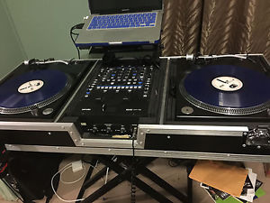 2 pioneer profesional turtable plx 1000 with that case no mixer