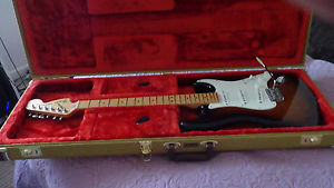 MINT USA FENDER SPECIAL STRAT+TWEED HARDCASE