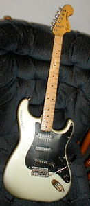 vintage  FENDER STRATOCASTER GUITAR   ORIGINAL