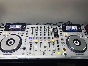Pioneer CDJ 2000 + DJM 900 Nexus Limited Edition White