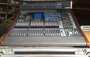 Yamaha  DM2000 console  incl. Meterbridge, 4 sub-D to XLR I/O and Flightcase