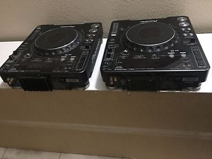 Pair of pioneer cdj 1000 mk3