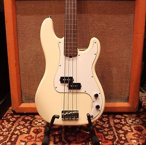 1995 Fender Precision Fretless Bass White USA Standard Guitar Jazz w/OHSC