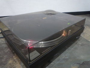 Technics SL 1200 MK4 in near mint condition from Japan