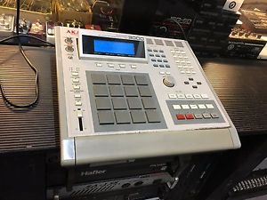 AKAI MPC 3000 32 meg drum sampler /PADS/ v 3.11 ,Internal zip drive  //ARMENS//