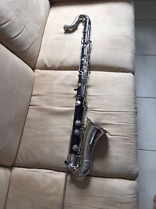 Clarinete Bajo Selmer 9 series recién ajustado